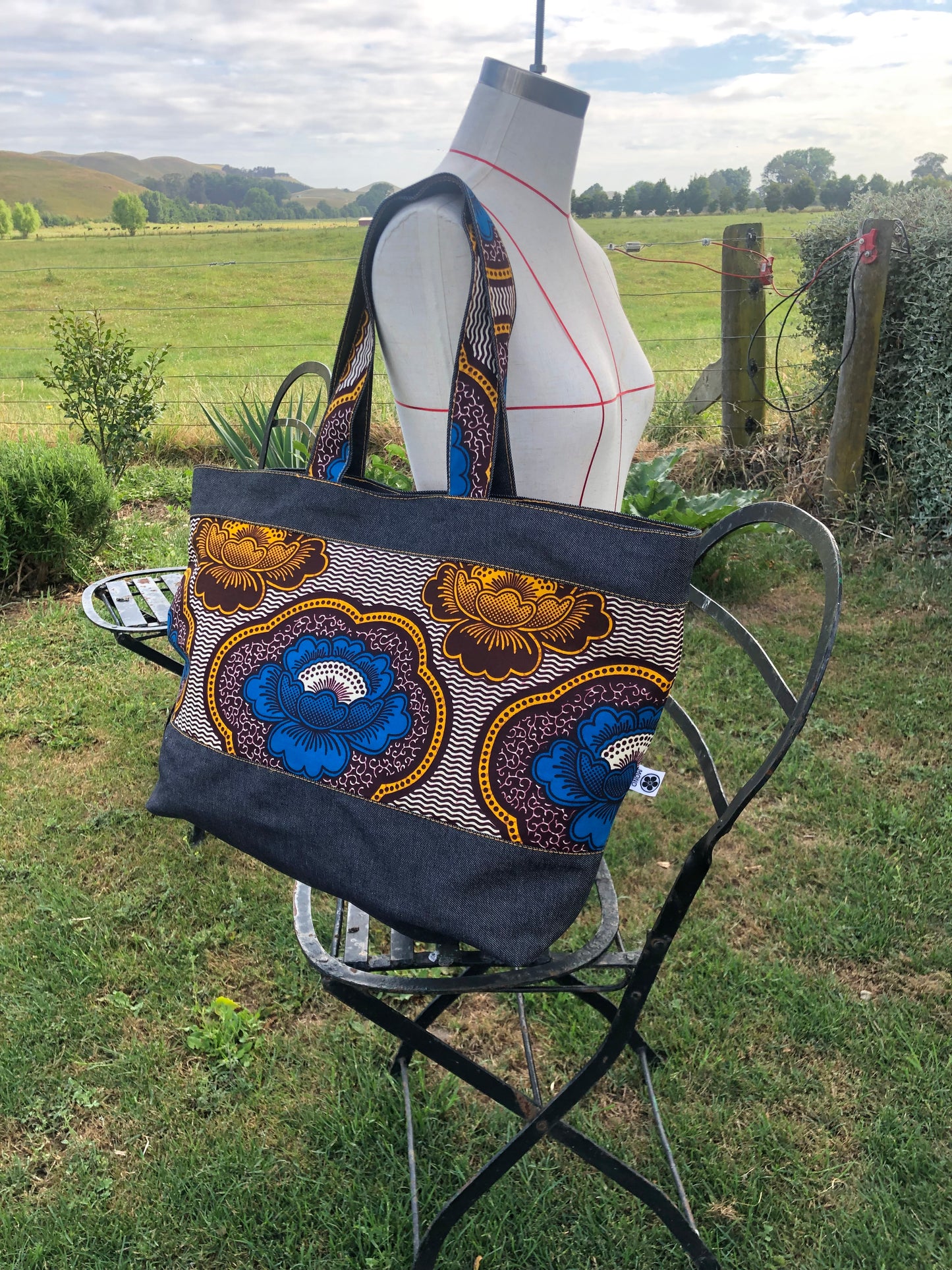 Day Cargo Tote (Water Lily)